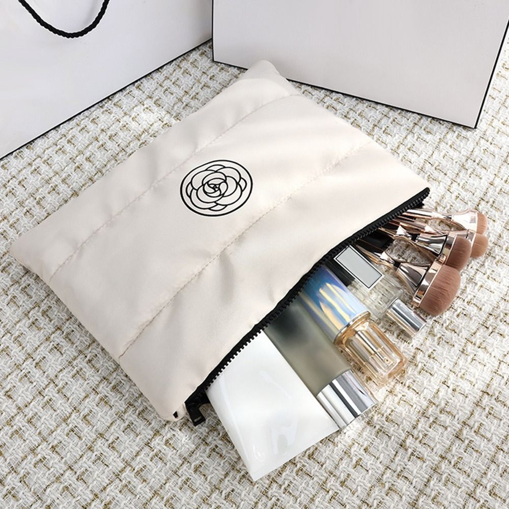 حقيبة مكياج قطنية محمولة على ش - مراجعة Skincare Dior وسعره